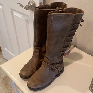 Girls boots